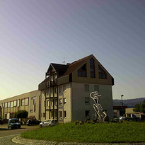 Standortsicherung für Jahrzehnte - halstrup-walcher investiert Millionenbetrag in benachbartes Gebäude